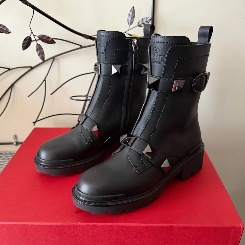 Valentino Garavani Roman Rockstud Black Leather Combat Boots size 37 US 7 NIB - Picture 9 of 16